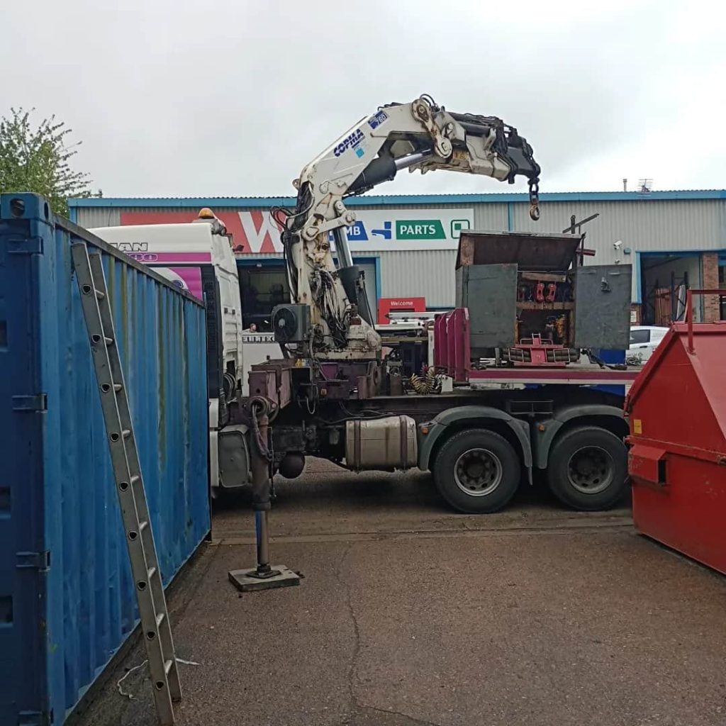 New 200 tonne Arburg press machine arrives at Neptune Injection